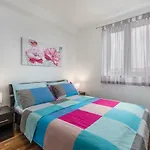 Kimi Apartment